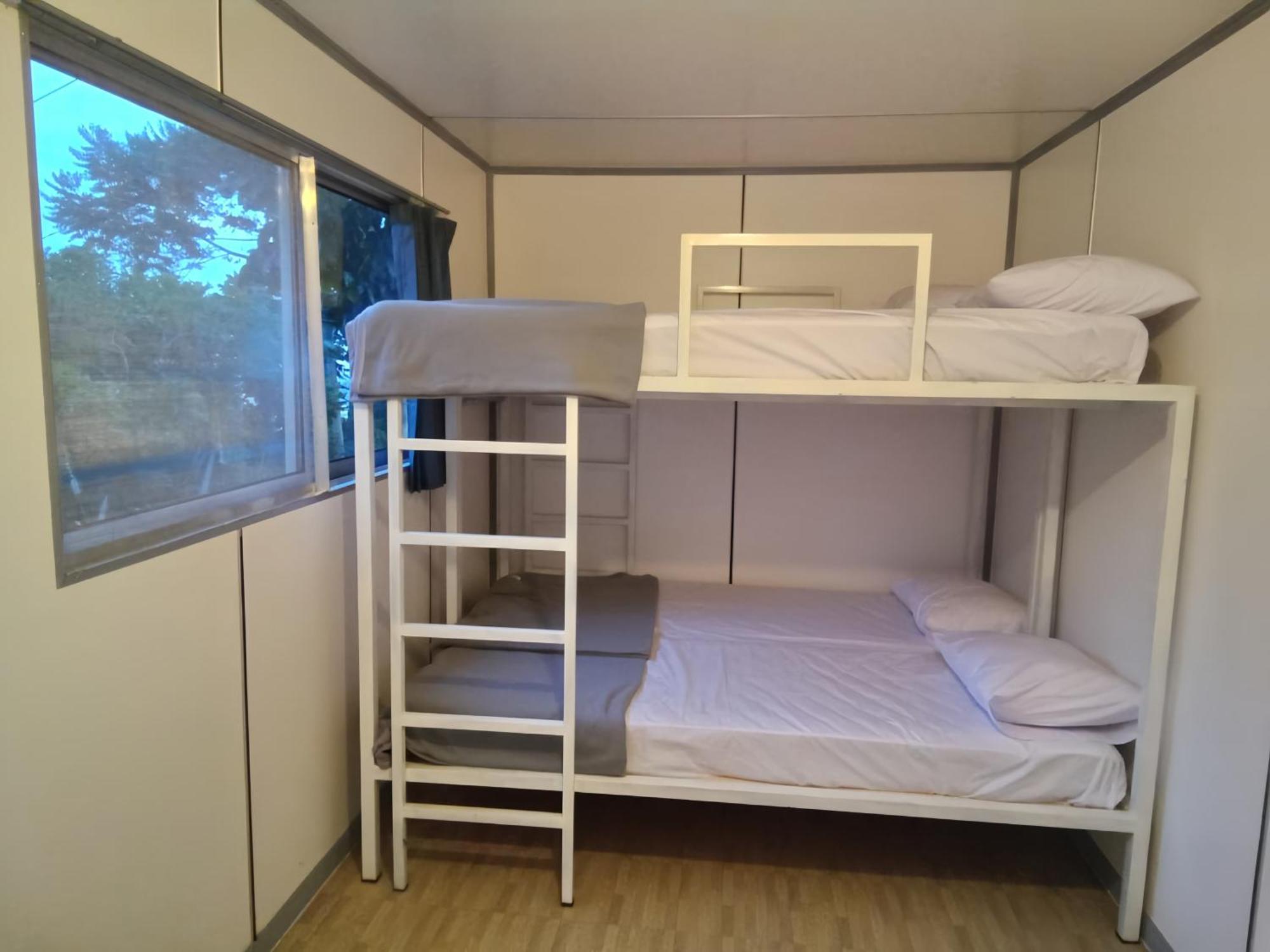 Hotel Bukit Pinus Tegalharendong ภายนอก รูปภาพ