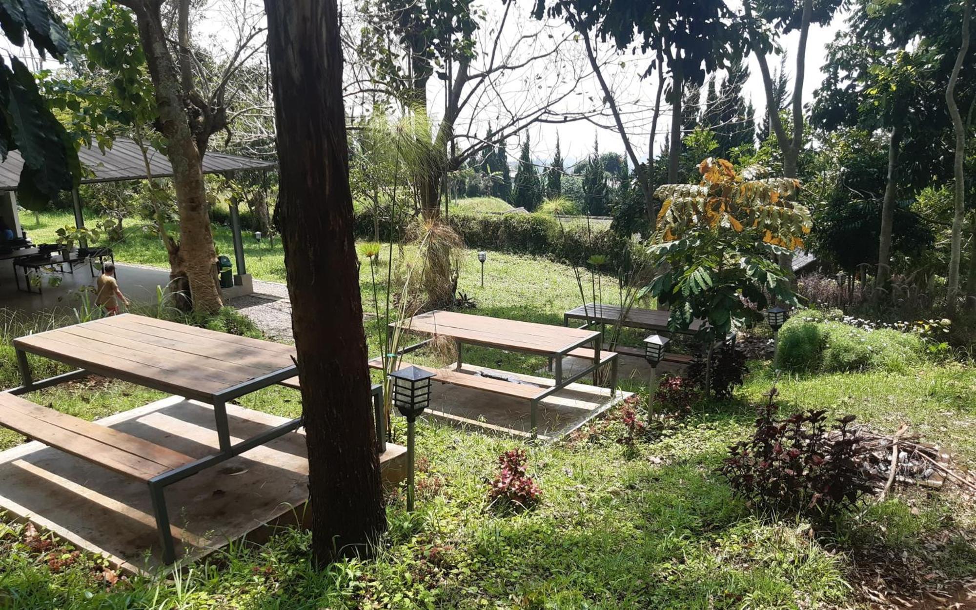 Hotel Bukit Pinus Tegalharendong ภายนอก รูปภาพ